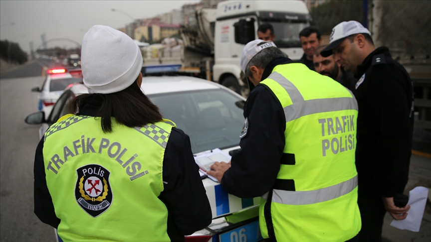 Yük taşıyan araç denetimlerinde 9 bin 977 kural ihlaline cezai işlem uygulandı