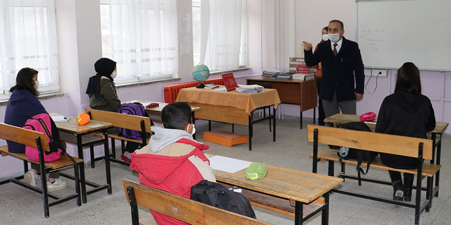 Kırsal mahalle okullarında yüz yüze eğitim yeniden başladı