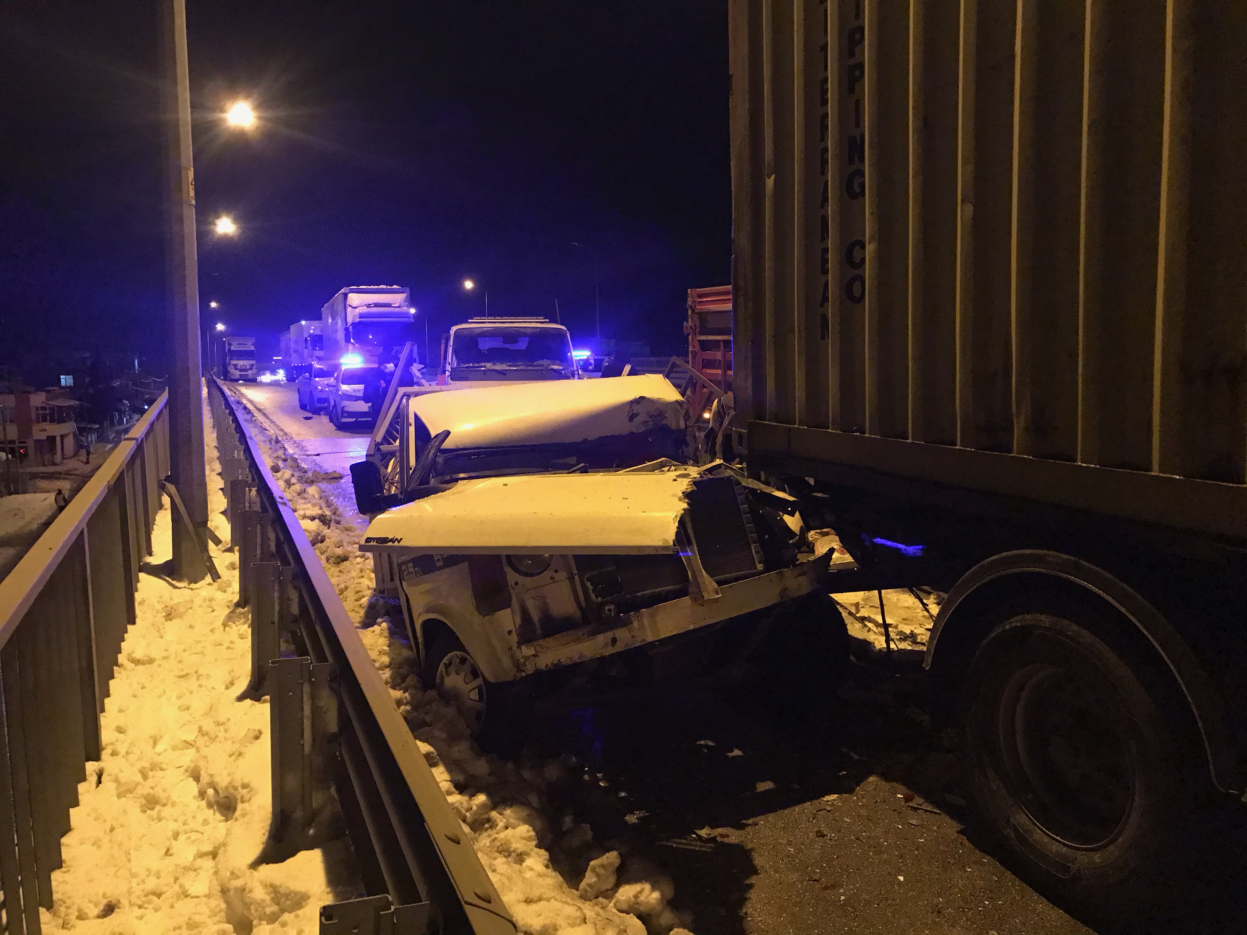 SAMSUN'DA ZİNCİRLEME TRAFİK KAZASI: 4 YARALI
