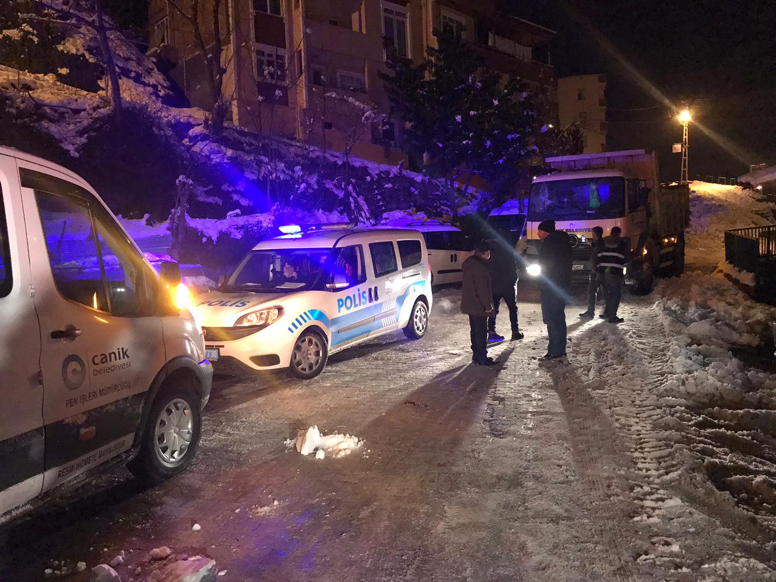 ÇALIŞMA YAPAN BELEDİYE İŞÇİLERİ DARBEDİLDİ