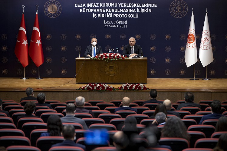 Cezaevlerinde kütüphane kurulması için iş birliği