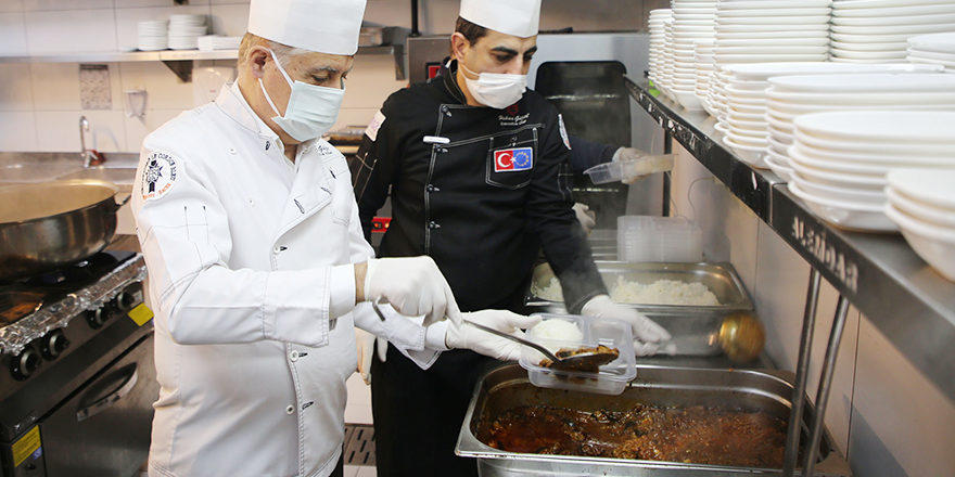 ATAKUM BELEDİYESİNDEN SICAK YEMEK DESTEĞİ