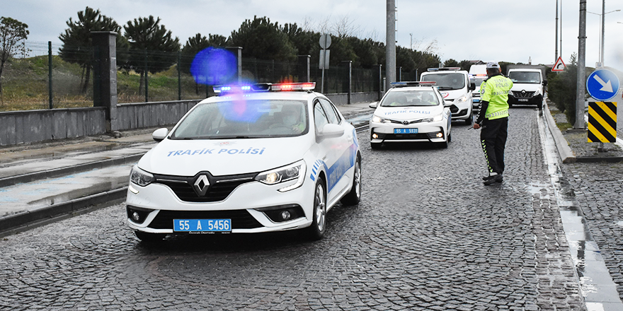 POLİS EKİPLERİNDEN SAMSUN'A 'EVDE KAL' UYARISI