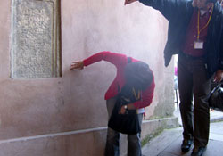 Öğretmenleri şaşırtan ters yazı