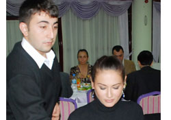 Dizi ekibine yemek verdi