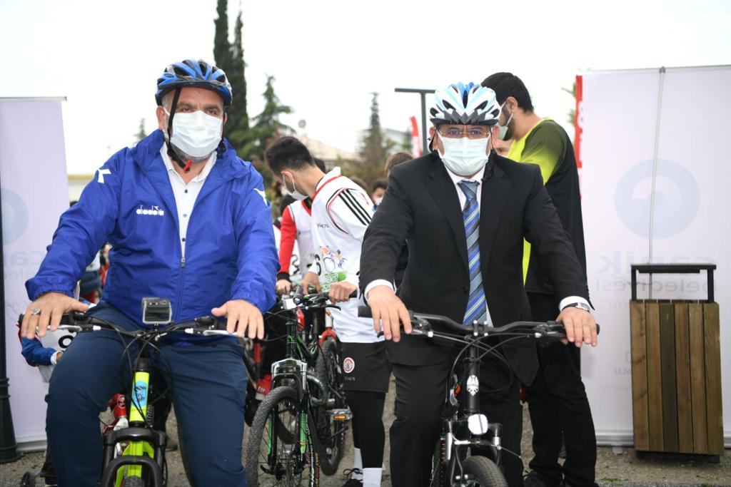 BAŞKAN DEMİR VE SANDIKÇI GENÇLERLE PEDAL ÇEVİRDİ