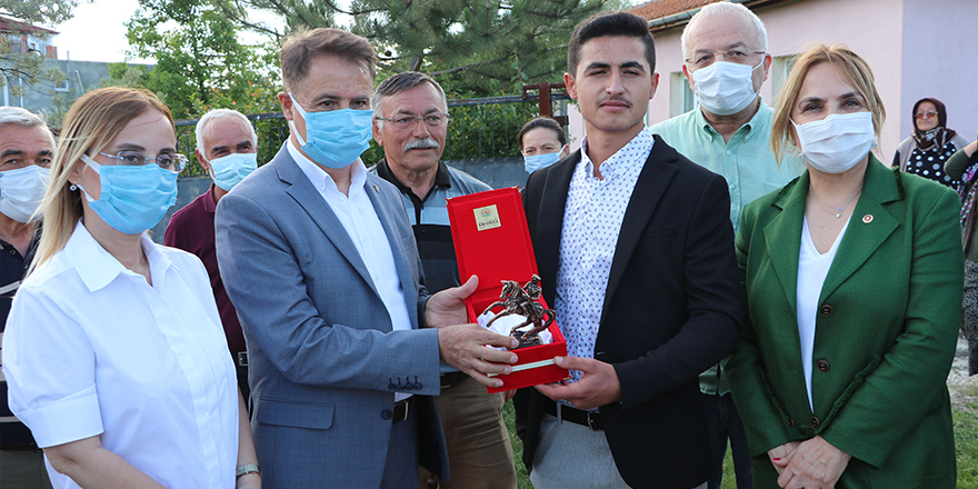 GENÇ MUHTARA ZİYARET