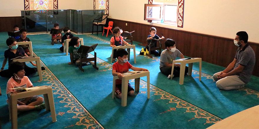 CAMİ VEKURSLAR ÇOCUK SESLERİYLE ŞENLENDİ