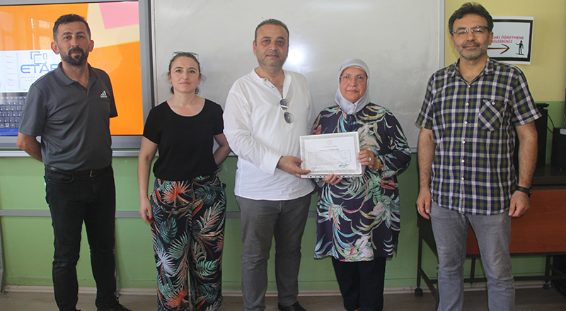 75 YAŞINDA LİSEDEN MEZUN OLDU