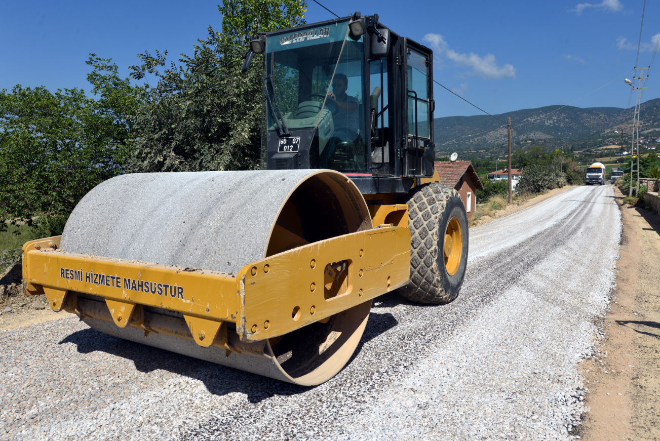 YOL ÇALIŞMALARI DEVAM EDİYOR