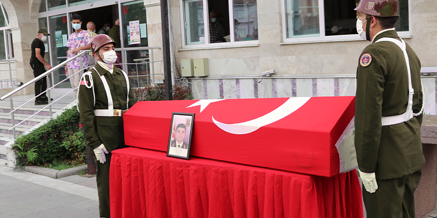 İNTİHAR EDEN UZMAN ÇAVUŞ TOPRAĞA VERİLDİ