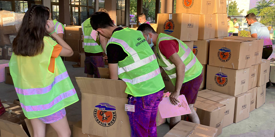 ATAKUM’DAN GİDEN TIRLAR BÖLGEYE ULAŞTI