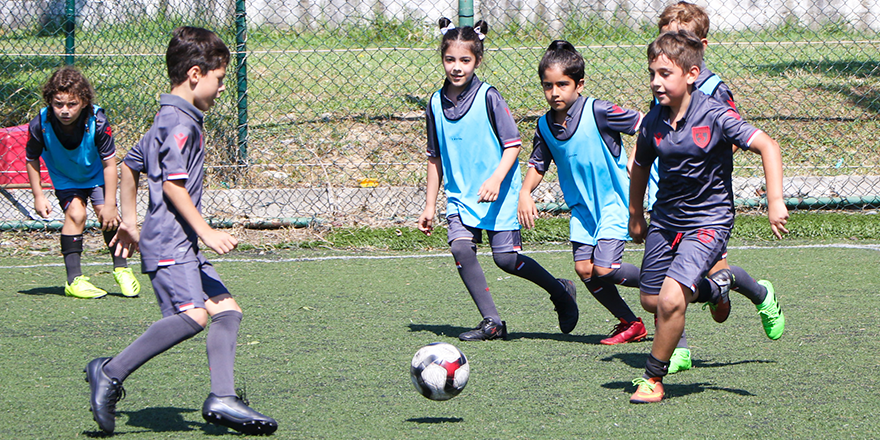 FUTBOL OKULU ANTRENMANLARI DEVAM EDİYOR