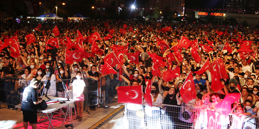 ZAFER BAYRAMI ATAKUM'DA COŞKUYLA KUTLANDI