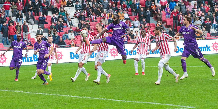 SAMSUNSPOR LİDER ÜMRANİYESPOR'U DEVİREMEDİ