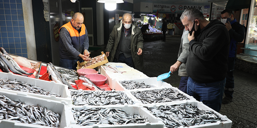 Samsun'da balık tezgahlarında canlılık yaşanıyor