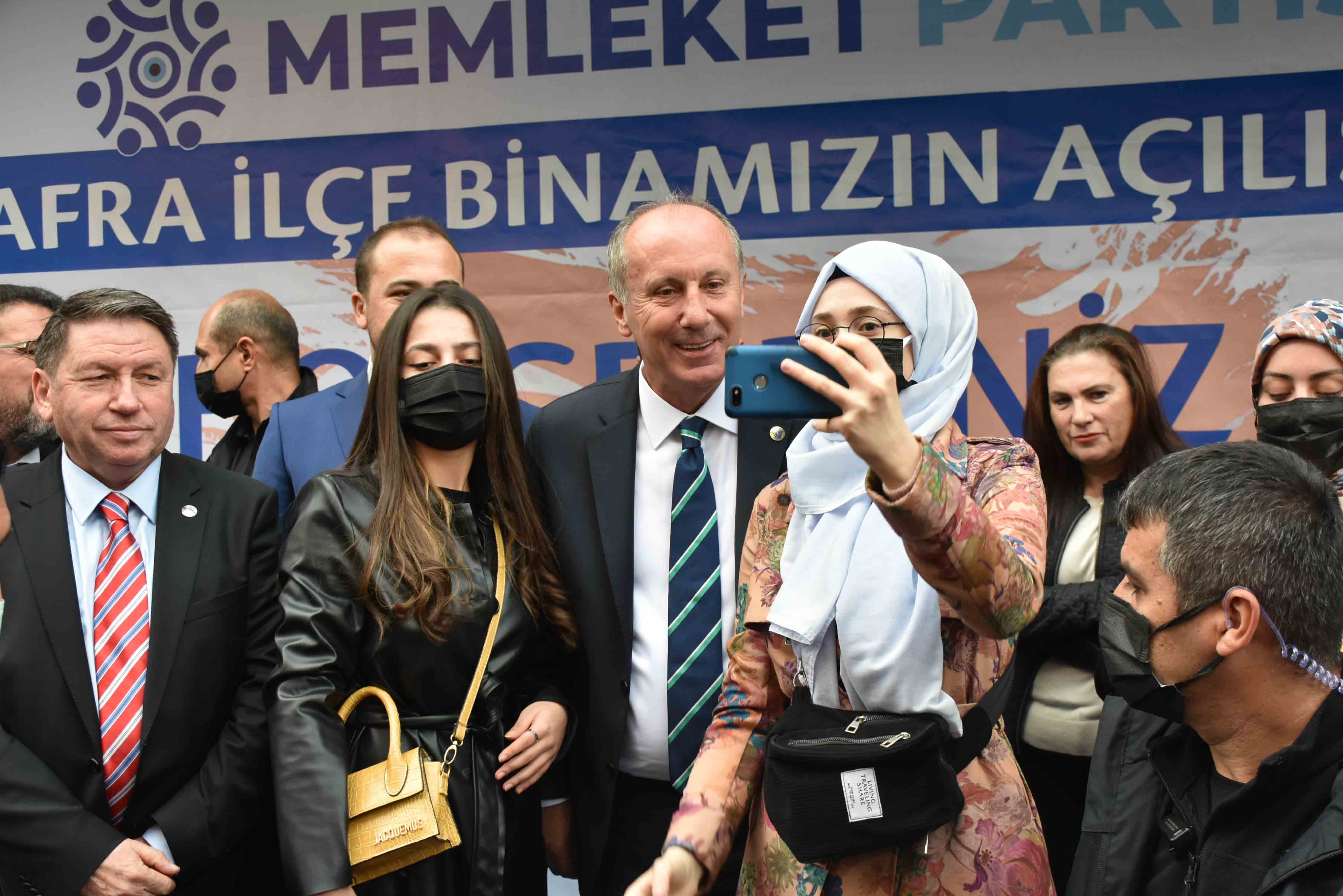 SAMSUN'DA PARTİSİNİN İLÇE BAŞKANLIKLARINI AÇTI