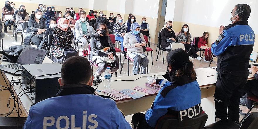 TOPLUM DESTEKLİ POLİSLER VELİLERİ BİLGİLENDİRDİ