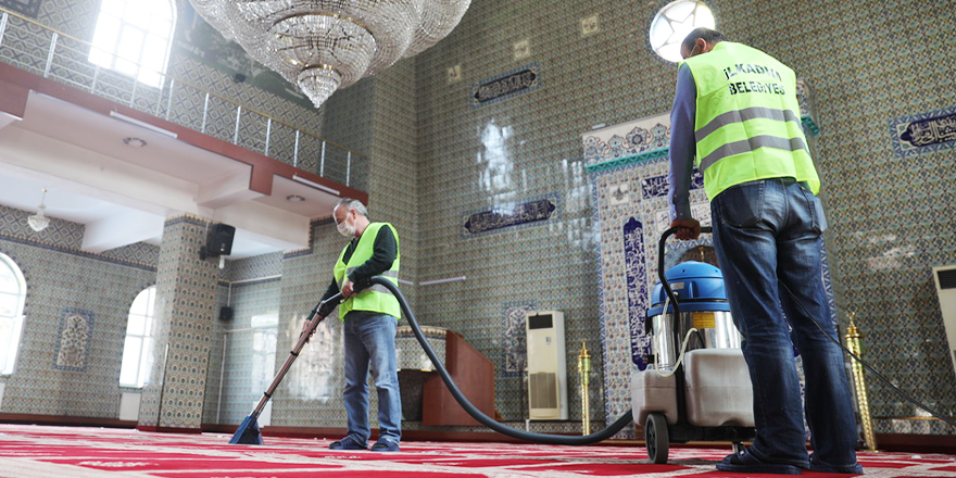 İLKADIM'DA 61 MAHALLEDE CAMİ TEMİZLİĞİ
