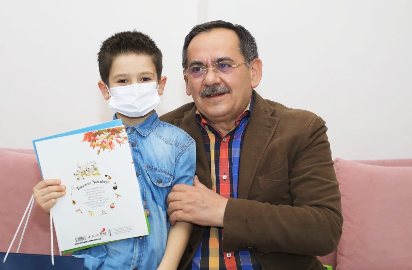 HEDİYELER BAŞKAN DEMİR'DEN