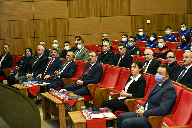 MUSTA DEMİR: "HEDEFİNİZ DOĞRULTUSUNDA CANLA BAŞLA ÇALIŞIN"