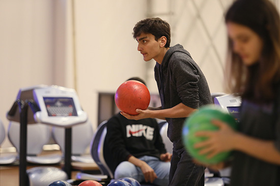 GENÇ YETENEKLERİ BOWLİNG SALONUNDA SEÇİYOR