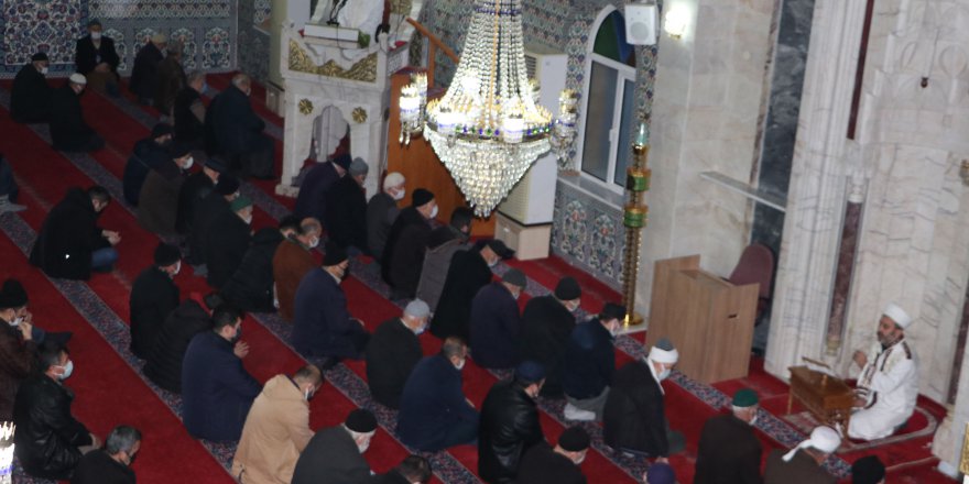 VATANDAŞLAR SABAH NAMAZINDA BULUŞTU