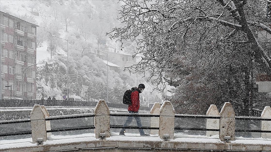 ORTA VE DOĞU KARADENİZ'DE SOĞUK HAVA VE KAR ETKİLİ OLUYOR