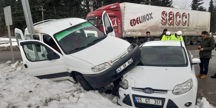 ÇARŞAMBA’DA KAZA 1’İ BEBEK 3 KİŞİ YARALANDI