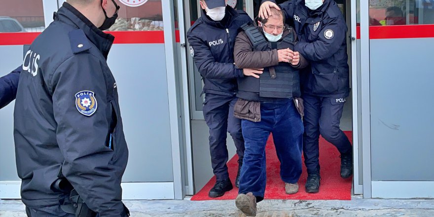 Samsun'un Kavak ilçesinde boşanma aşamasındaki eşini bıçaklayarak öldüren kocası ile kocasının annesi tutuklandı.