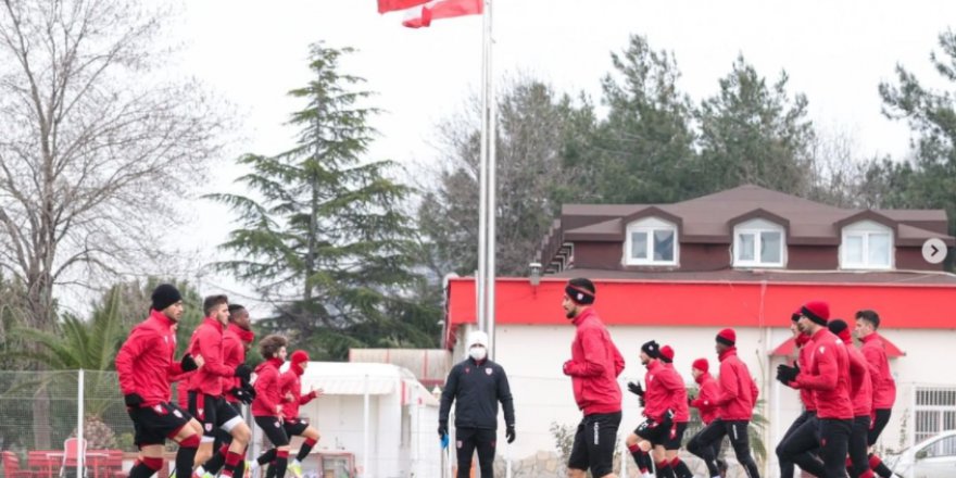 KEÇİÖRENGÜCÜ YILPORT SAMSUNSPOR MAÇININ İLK 11'İ BELLİ OLDU