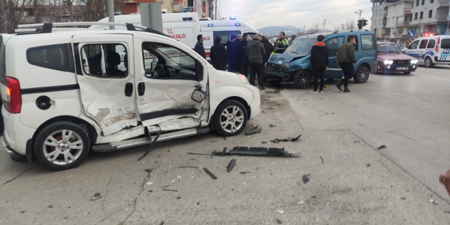 ÇARŞAMBA'DA KAZA: 4 YARALI
