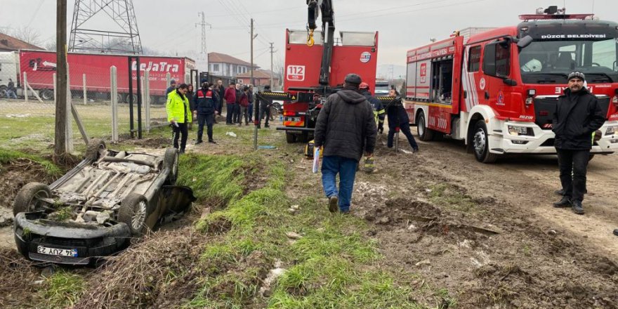 OTOMOBİLİN SU KANALINA DEVRİLMESİ SONUCU İKİ KİŞİ YARALANDI.