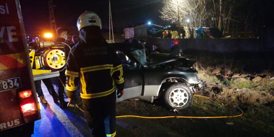 SAMSUN'DA HAFİF TİCARİ ARAÇ İLE OTOMOBİL ÇARPIŞTI, 1 KİŞİ ÖLDÜ, 3 KİŞİ YARALANDI