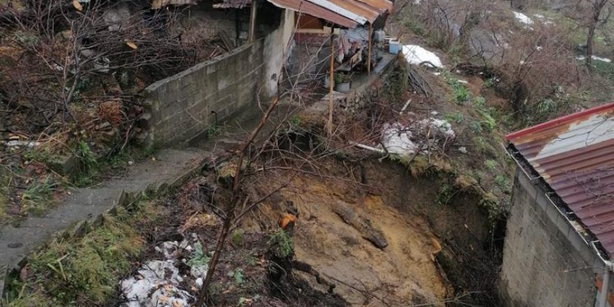ZONGULDAK'TA ÇATI HASARI VE TOPRAK KAYMASI NEDENİYLE 44 KONUT BOŞALTILDI