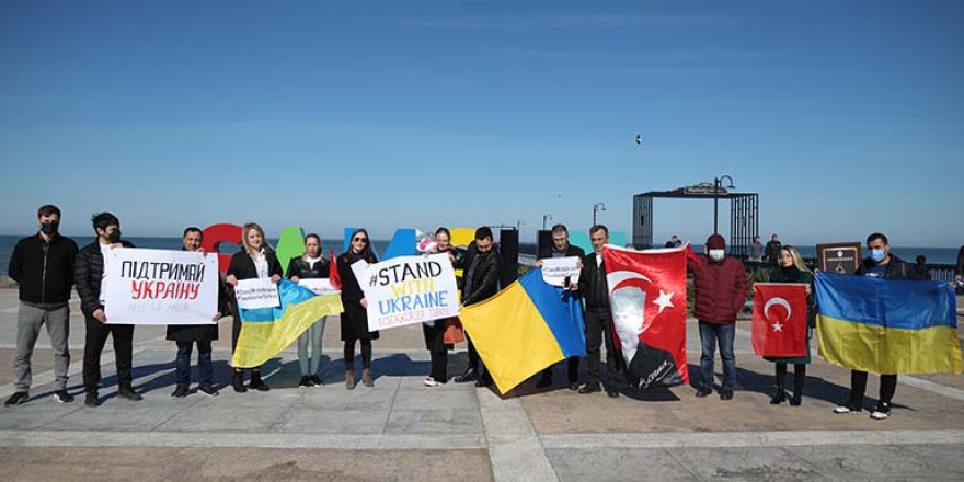 "UKRAYNA'NIN YANINDA KAL" KAMPANYASI