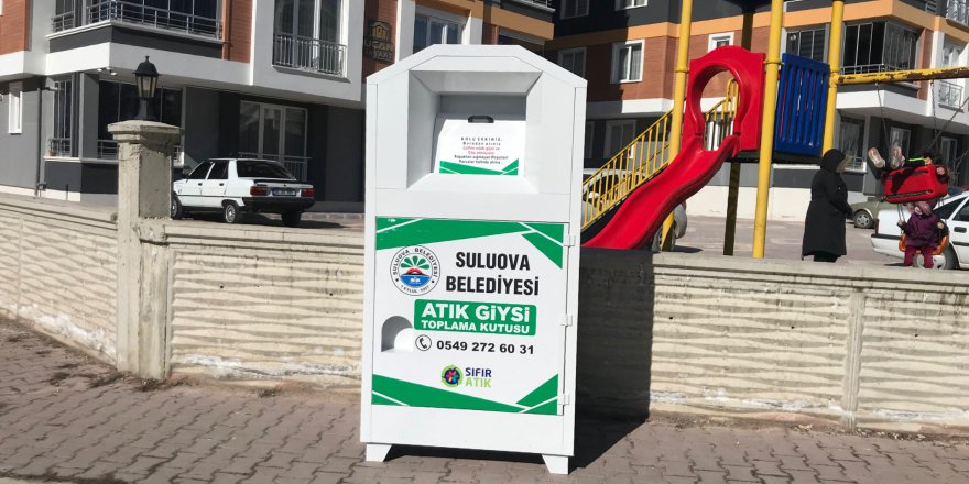 SULUOVA'DA CADDELERE GİYSİ KUMBARALARI YERLEŞTİRİLDİ