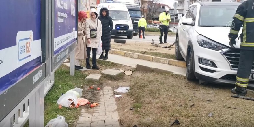 2 OTOMOBİLLİN ÇARPIŞTIĞI KAZADA 4 KİŞİ YARALANDI