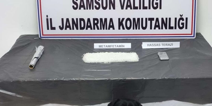 NARKOTİK KÖPEĞİ TUMBA EVİN ÇATISINDA BİR KİLO METAMFETAMİN BULDU