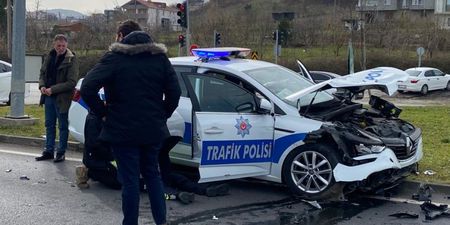 SAMSUN'DAKİ TRAFİK KAZASINDA BİRİ POLİS İKİ KİŞİ YARALANDI