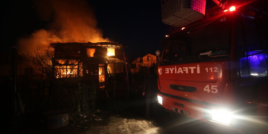 TÜRK KIZILAYDAN YANAN AİLEYE YARDIM