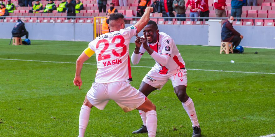 SAMSUNSPOR DENİZLİSPOR'U GOL YAĞMURUNA TUTTU (5-0)