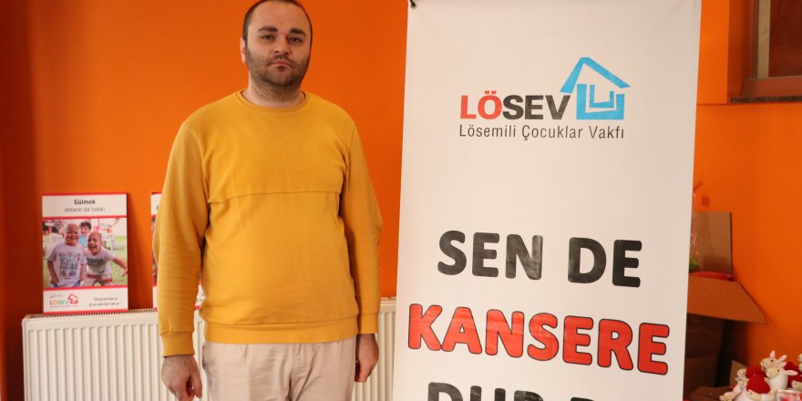 LÖSEMİYİ YENEN GENÇ DİĞER HASTALARA YARDIM İÇİN GÖNÜLLÜ OLDU