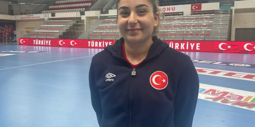 MİLLİ HENTBOLCU BEYZA KARAÇAM, İSVEÇ'E TRANSFER OLDUĞU İÇİN MUTLU