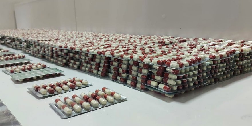 SAMSUN'DA 27 BİN 972 KAPSÜL SENTETİK ECZA HAPI ELE GEÇİRİLDİ