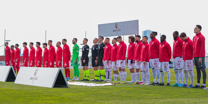 SAMSUNSPOR'DA 3 FUTBOLCU ELEŞTİRİ OKLARININ HEDEFİ OLDU