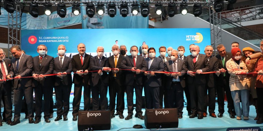 KARİYER FUARI KAPILARINI AÇTI