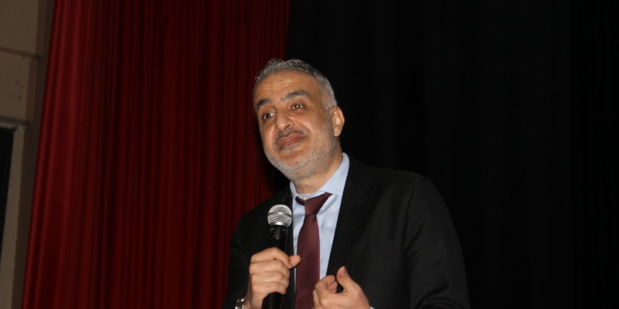 YAZAR VE TELEVİZYON PROGRAMCISI DEVELİ, ÇARŞAMBA'DA SÖYLEŞİYE KATILDI