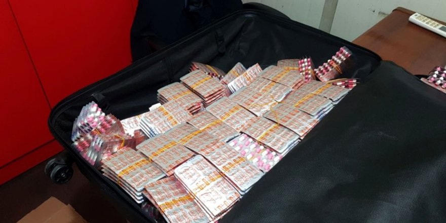 SAMSUN'DA UYUŞTURUCU İÇERİKLİ 1400 KAPSÜL SENTETİK HAP ELE GEÇİRİLDİ