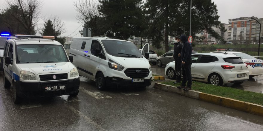 SAMSUN'DA MİNİBÜSÜN ÇARPTIĞI BİSİKLETLİ YARALANDI